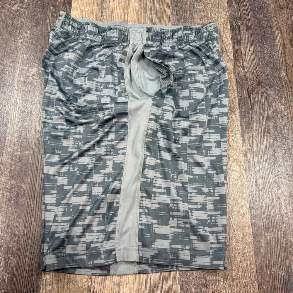 Nike Basketball Shorts Mens Large Grey Digital Camo Dri-FIT Athletic Gym Pockets
